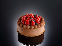 Strawberry and fresh chocolate cream decorated cake (size 6 / 18cm)