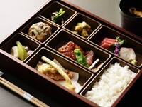 [Seasonal Lunch Bento Box] A special set meal from Kakō, where you can choose from three main dishes + one drink
