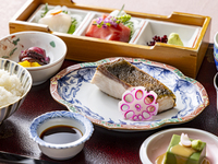 【5月23日／ランチ＆ディナー/土日祝】豊洲直送鮮魚 お造りと炭火焼御膳