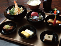 〈7月特別価格〉昼席 薫風 応量器御膳＋食後のカフェ付き