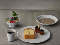 Simple Morning Set: Thick-cut toast with Acai Bowl [¥2,500 (excluding tax)]