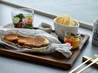 [Light Meal Set] Cuban sandwich with thick-cut picnic ham, Gruyère cheese, and pickles | 1,800 yen