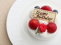 【6月限定！ホールケーキ付　お祝い会食におすすめ】乾杯酒はプレゼント！前菜は横浜野菜のバーニャカウダ・メインは真鯛やオーストラリア産牛ロース肉が愉しめるランチ全5皿（土日祝）