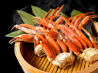 【平日限定カニ付き贅沢プラン】人気の50種類以上のブッフェに本ズワイガニ（250g）がセットになったディナーブッフェ！通常価格：7,800円⇒特別価格：7,300円