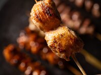 【3時間飲み放題付き】おまかせ焼鳥3本とハツ刺しやせいろ蕎麦など10品
