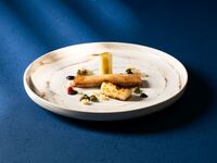 6/16(火)～ [Saturdays, Sundays, and holidays: 75 minutes] Enter at 11:30 or 13:00. Enjoy a modern lunch with an appetizer buffet and a choice of main course.