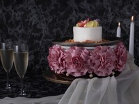 KH [休閒週年紀念] 僅限工作日，提供 12 種選擇 / “週年紀念蛋糕” 以 120 米高空夜景為背景的休閒週年紀念套餐。