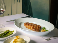 Chef's Signature 4品のコース + ワインペアリング付き