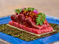 Private room guaranteed. New [Summer Ebisu Ushimitsu 4th Anniversary Course] Featuring 7 carefully selected grilled dishes, including "Yodare Beef Yukhoe Dog," "Selected Beef Minced Cutlet Sandwich ~Jalapeño~," and our grilled specialty "Fillet and Sweet Shrimp Grilled with Green Onion and Salt."