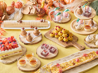 【木 金 土 日曜＆祝日】乾杯用ドリンク付き！秋の味覚の人気スイーツ勢ぞろい10月はハロウィン仕様に（~11月）・その他の6種のアイスクリーム・できたてパンケーキ・苺のバトンパイなど月替わりで内容が変わる季節彩るスイーツ登場！デザートブッフェ！（軽食付き）