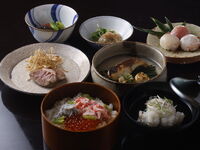 [Ika-2 Anibersaryo ng Tanghalian] Limitadong kurso sa tanghalian na may mga sangkap na pana-panahon + dalawang baso ng sake (sparkling sake + espesyal na sake)
