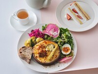 【デザート＆ドリンク付きのスペシャルブランチ】若鶏と夏野菜のホワイトジンジャーグラタン