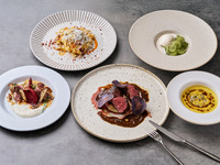 ‐ 窓側確約 ‐【PREMIUM COURSE】乾杯シャンパン付き　アミューズ+前菜3品+パスタ+メイン+デザート