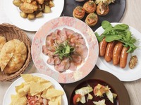 [Summer Beer Hall Plan] Double main course of barley-fed beef roast beef and juicy sausage! Summer-only, summer-filled plan ◆ Complimentary "Special Original Mojito" with your first drink!
