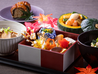 9/3～11/4【土休日】瑠璃　＊9/19~/23は除く