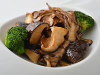 Stir-fried King Shiitake and Maitake mushrooms from Atsutabe, Hokkaido in oyster sauce