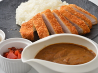 北海道産豚肉のカツカレー