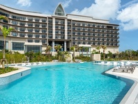 Island residents only: 45-minute body treatment with pool