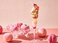 「大人のご褒美パフェ」涼しげな透明感　みずみずしい桃を贅沢に～Peach～