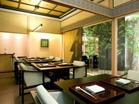 【Half-Private Room Guaranteed】Wagyu Filet Steak Set + Toast Glass of Champagne or Recommended Japanese Sake