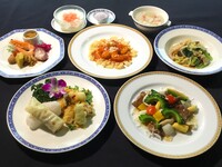 『水晶コース』ふかひれスープ、北京ダック、海老のチリソース煮  他。本格中華を愉しむ！全9品