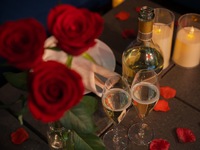 【Proposal Plan】A luxurious 8-course meal perfect for a proposal in the chapel, including celebratory sparkling wine and a anniversary cake platter.