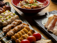 【焼き鳥と蕎麦コース】宴会におすすめ！丁寧に焼き上げる焼き鳥や名物の大せいろなど全8品＋2時間飲み放題付