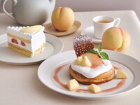 【7/1～スタート】ごろごろフレッシュ白桃のパンケーキ＆選べるケーキのセット
