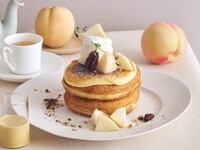 【Starts 7/1】Affordable drink package for weekdays only / Pancakes with fresh white peaches and burnt crème brûlée, served with Earl Grey milk tea sauce