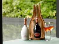 [Option] Toast with a glass of RUINART ROSÉ