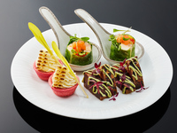 【夜のアフタヌーンティー】鰹のたたきやグリルポークなど全9品+3時間飲み放題(8/1～9/30)