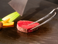 【Kühler Wind】 Sommer-Spezial: 6 Gänge mit Meeresfrüchten, sommerlichem Gemüse und ausgewähltem Steak – inklusive Sekt zum Anstoßen