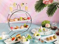 [Weekdays only, 1 PM onwards] Afternoon tea featuring Funaho-machi grown Muscat Alexandria grapes and Sōsha white peaches (reservation required 2 days in advance)