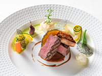 Lunch  ¥8,800　Menu Saison (ムニュ フルール）