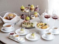 【8/1-9/15  Weekday 】Kyoho & Shine Muscat Afternoon Tea + A Glass of Veuve Clicquot Yellow Label  