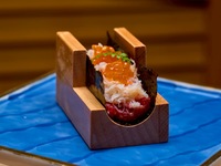 [Shinjuku Ushimitsu Opening Commemoration Course] This is a course celebrating the grand opening of Shinjuku Ushimitsu. It includes “Wagyu beef, crab, and salmon roe yukke dog,” “Spicy and savory brioche cutlet sandwich with carefully selected tenderloin,” as well as 7 carefully selected grilled dishes.