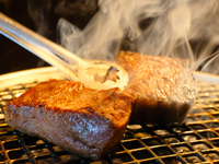 [Reservation-only] Kiyoshi Ki Kobe Beef Premium Course – 8 courses in total. Features a side-by-side comparison of two types of Kobe beef steaks, a curated selection of grilled Kobe beef dishes, and luxurious items such as chutoro sushi made with Kobe beef.