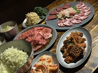 【新橋限定】ホルモン＆焼肉で呑む！黒毛和牛と希少タンカルビを楽しむ特製ホルモンコース〈2時間飲み放題付〉