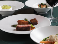 【MAISON DE LUXE】5 Course Menu (Canapés, appetizers, main dish, dessert)