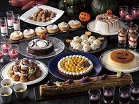 Saturdays, Sundays, and holidays/Sofa seating away from the window[Limited-Time Offer: Fall Halloween Buffet Starting at 11:30 a.m. / No Time Limit] Enjoy our pastry chef’s special fall-flavored desserts on the top floor of the hotel.