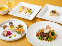 HOLIDAY SIGNATURE LUNCH with Glass of Sparkling Wine ［From September］