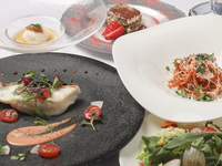 【LUNCH / 土日・祝日限定】カジュアルランチコース <8月>　◇ 週末に楽しむ、選べるカジュアルランチ ◇