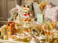 ② Table coordination plan with floral arrangements
