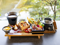 Assorted Five-Kyo Don Set ~Wagyu beef and seasonal vegetables with egg in a sukiyaki hot pot~ (Autumn version / Available from September 1, 2026)