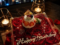 【Anniversary B ~A Bouquet of Roses~】 Includes a custom toast cocktail ☆Celebrate with a rose flower box★ Special course featuring seasonal ingredients (includes toast & strawberry cake)
