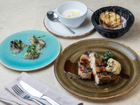 ¡Solo vacaciones! ¡Puedes elegir el plato principal! almuerzo de precio fijo