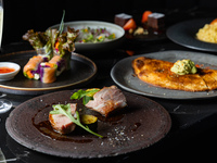 [Mitsubachi Course] A premium chef-recommended plan featuring roasted Itoshima pork and noodle dishes infused with yuzu aroma.