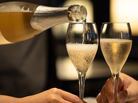 【Dinner】August 17, 2026 – 2-hour free-flow! A total of 4 dishes including the signature Grilled Caesar Salad, main course, and pasta.