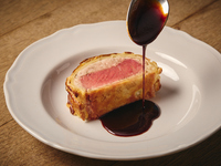 牛のパイ包み焼きがメインのDinner Course（予約限定）