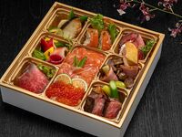 都50周年特別弁当　メイン｜サーモンとイクラのちらし寿司